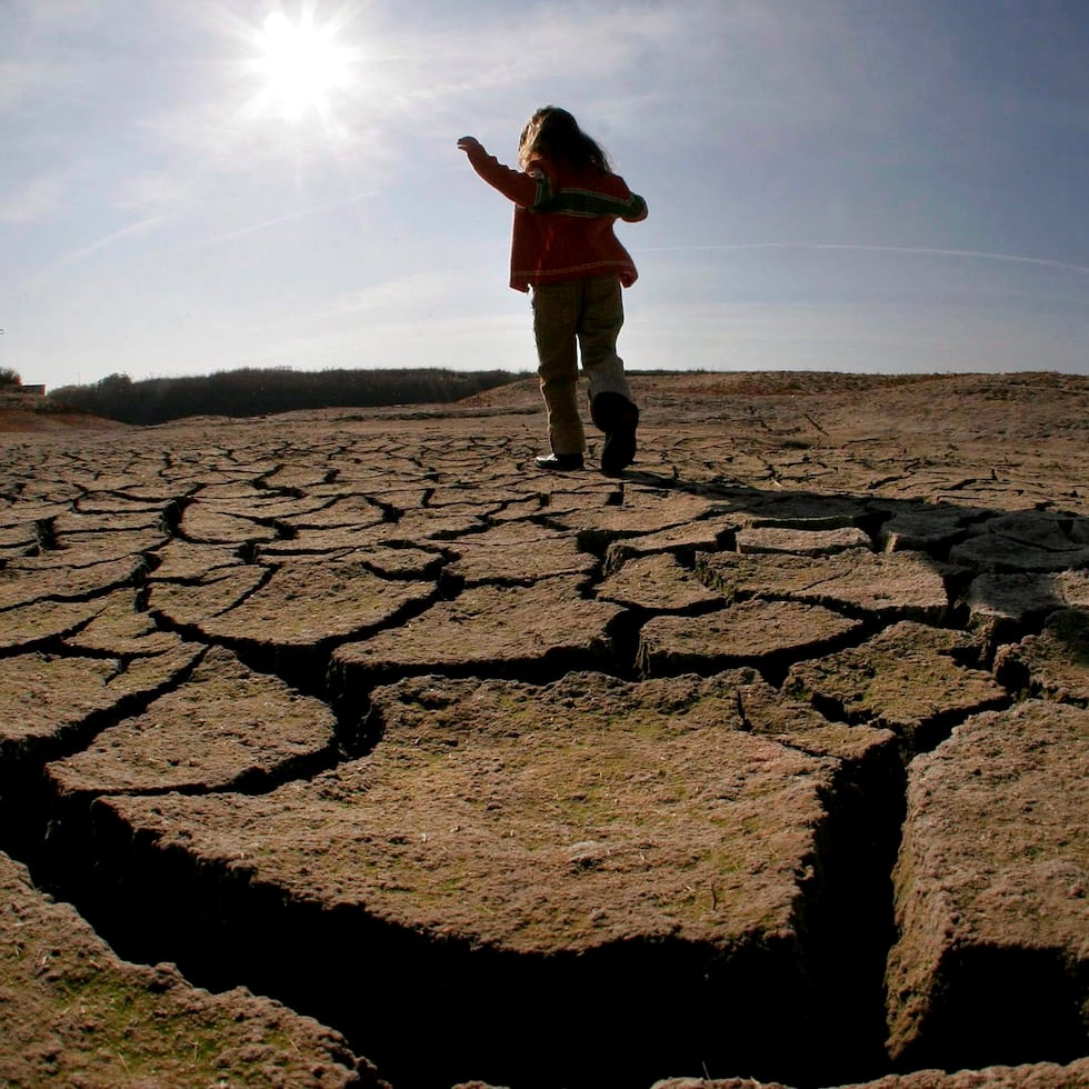 La siembra de nubes consiste en pulverizar partículas, en particular yoduro de plata, en estas formaciones para provocar precipitaciones.