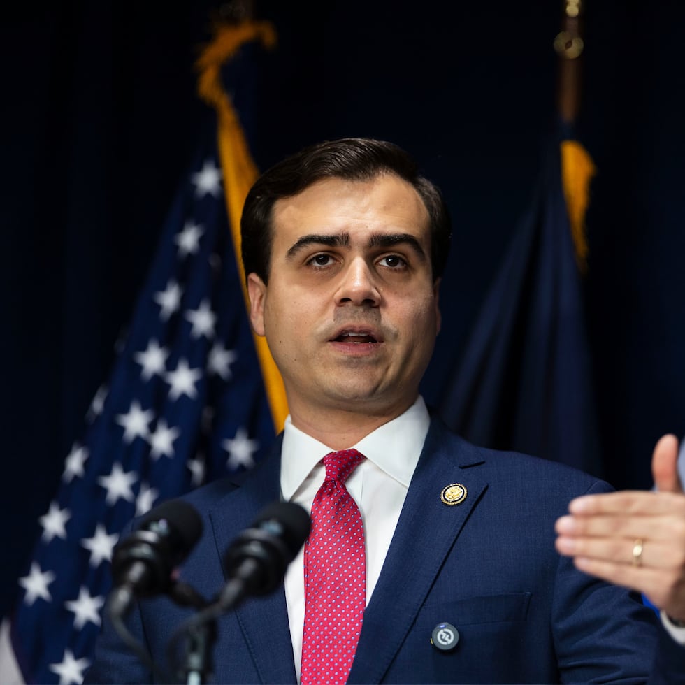 In his testimony, resident commissioner Pablo José Hernández Rivera recalled that nearly half of Puerto Rico's 3.2 million residents receive medical care under Medicaid.