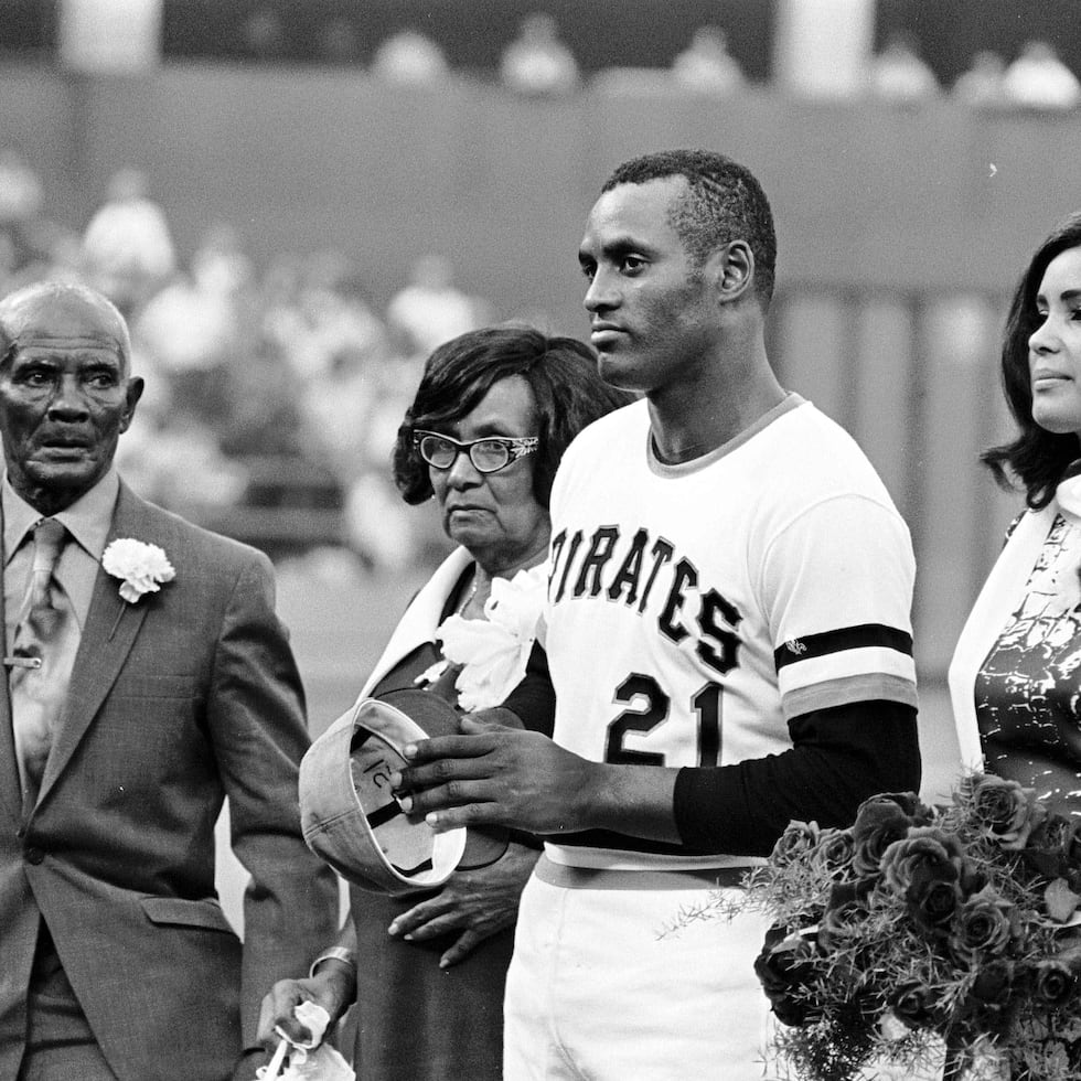 Roberto Clemente, aquí junto a su familia, ganó dos títulos de Serie Mundial.