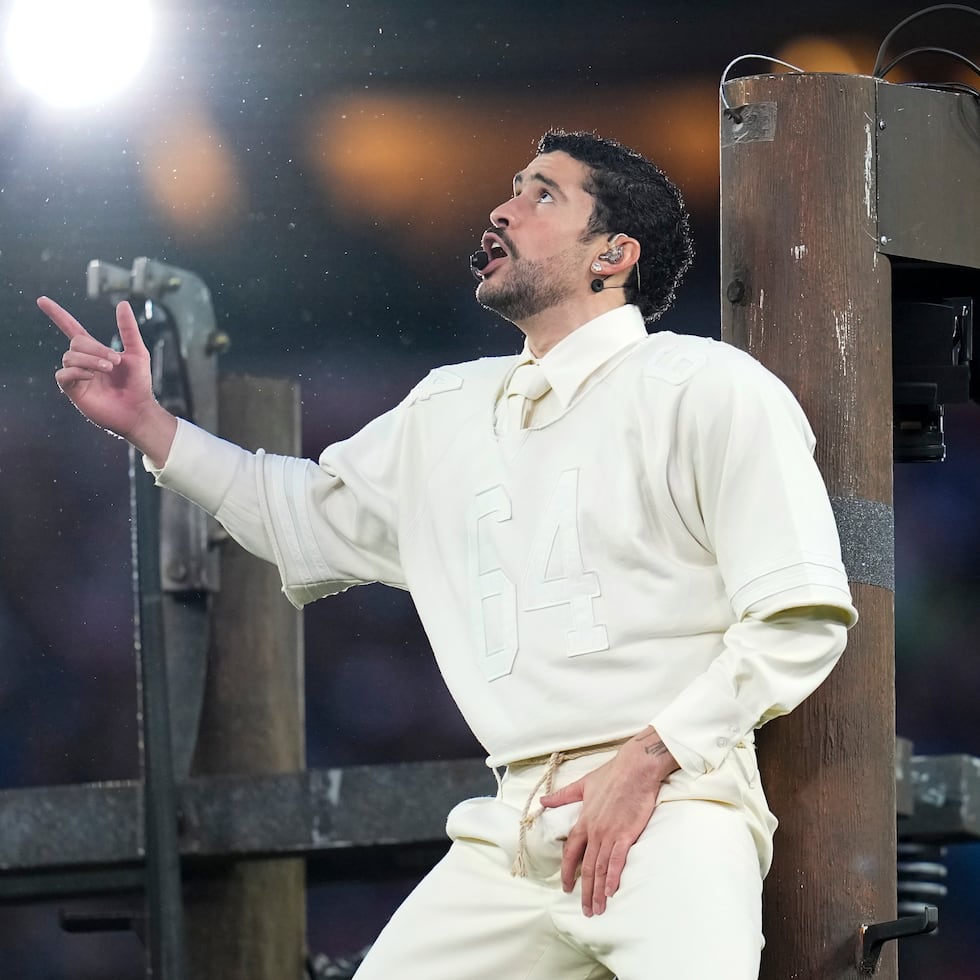 Bad Bunny durante el medio tiempo en el Super Bowl 60. (AP Photo/Sue Ogrocki)