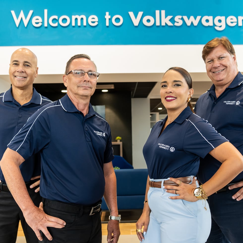 Manuel Salavarría González (gerente de Ventas)
Ernesto de Jesús Vega (ejecutivo de Ventas)
Damaris Román Vera (ejecutiva de Ventas)
Ronald Leal Padilla (ejecutivo de ventas)