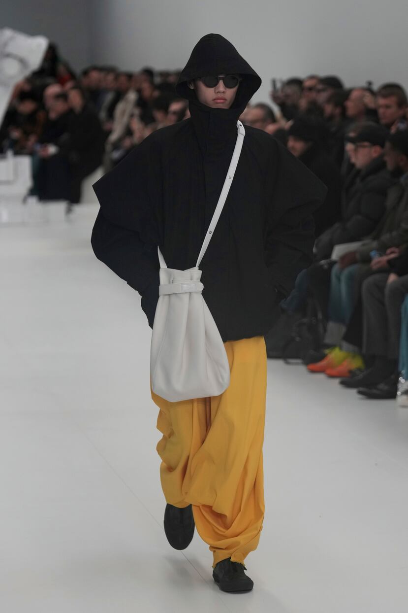 Parte de la colección Issey Miyake otoño-invierno 2025/26 presentada en París