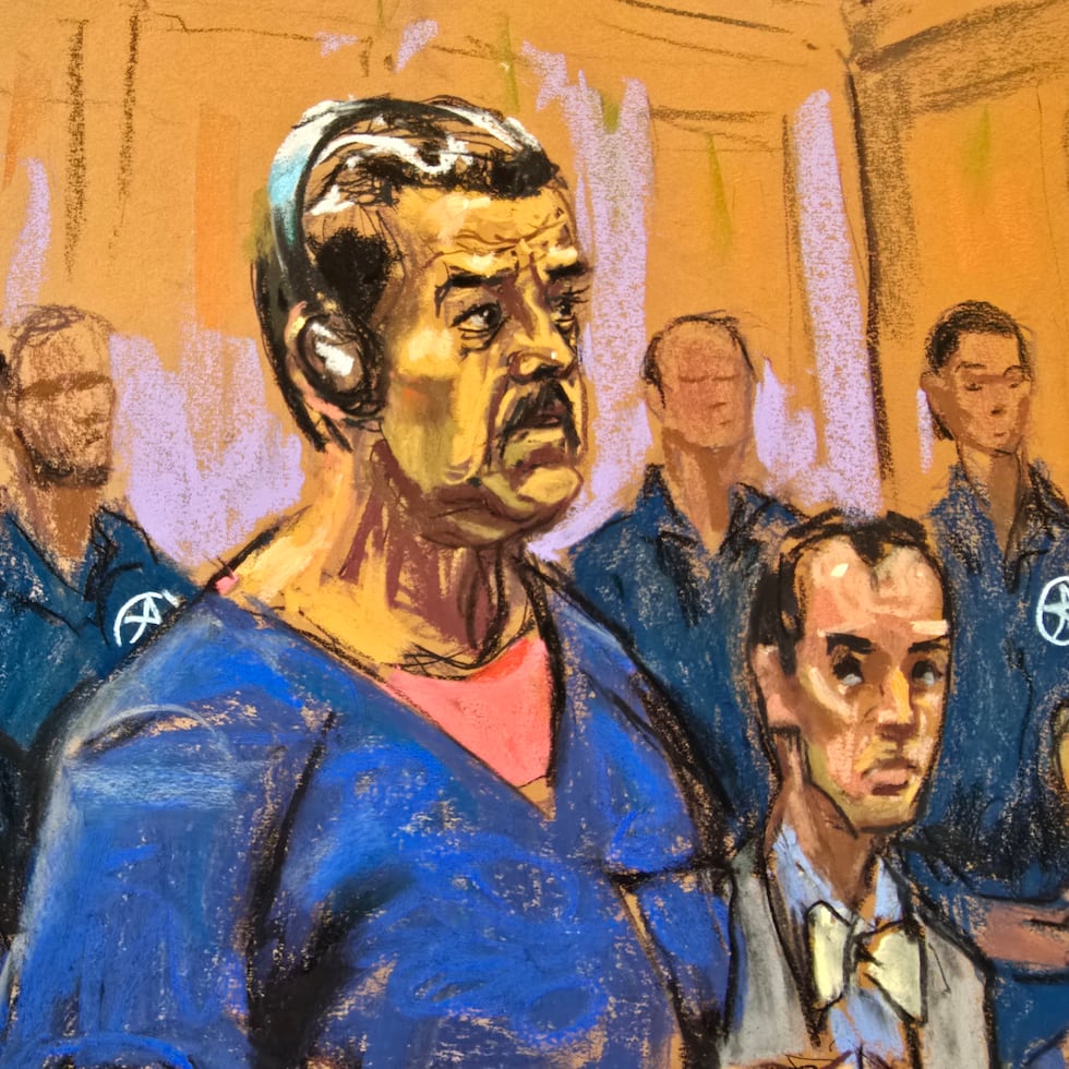 Fotografía de un dibujo realizado por la artista Jane Rosenberg donde aparece el presidente de Venezuela, Nicolás Maduro, compareciendo ante un tribunal federal, en Nueva York.