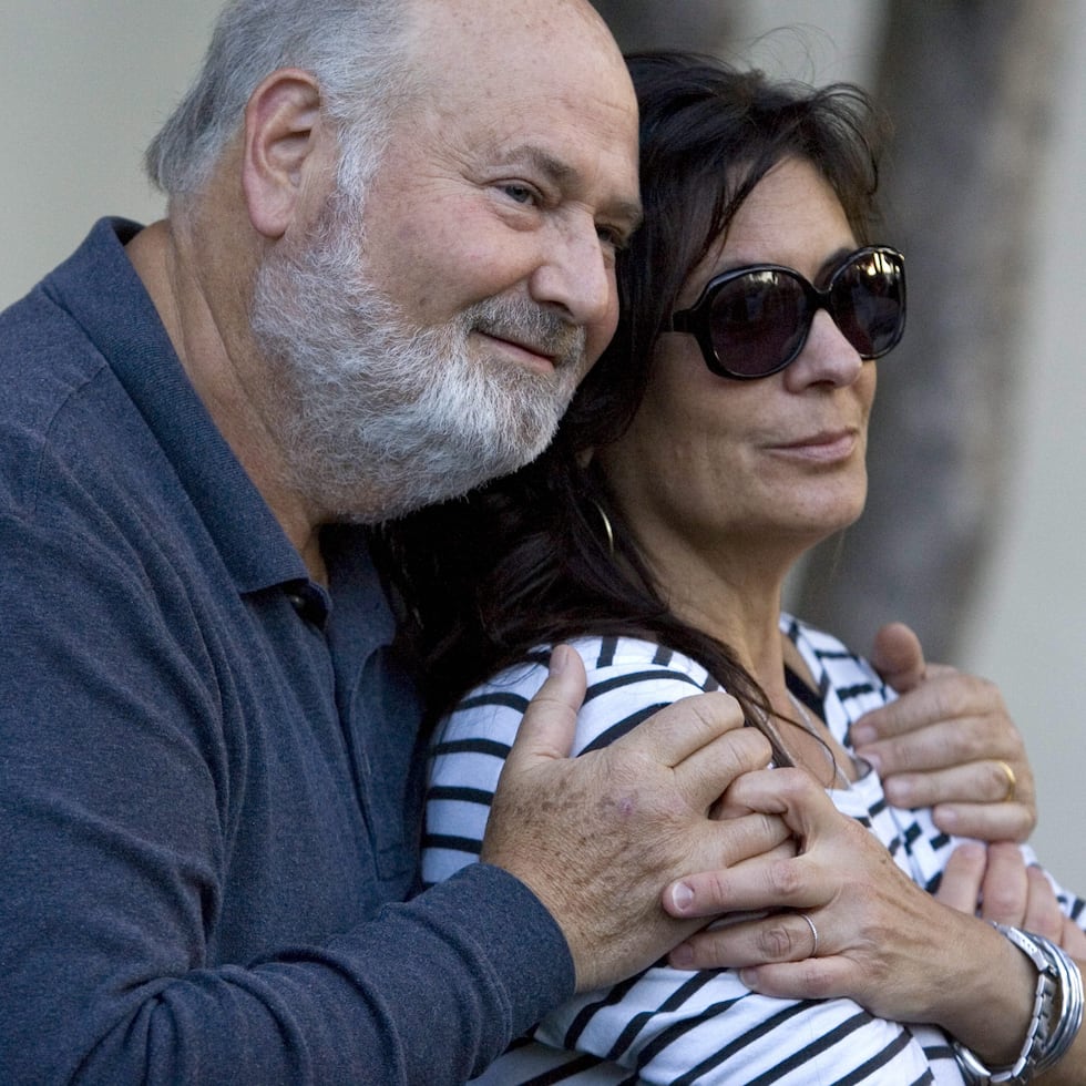 Imagen de archivo del director y productor Rob Reiner y su esposa, Michelle.