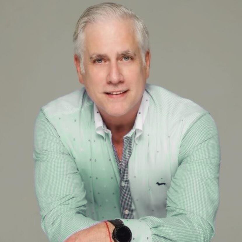 Doctor Víctor Gordo, especialista en medicina interna, subdirector médico del Hospital Auxilio Mutuo y miembro de Latin Doctors.