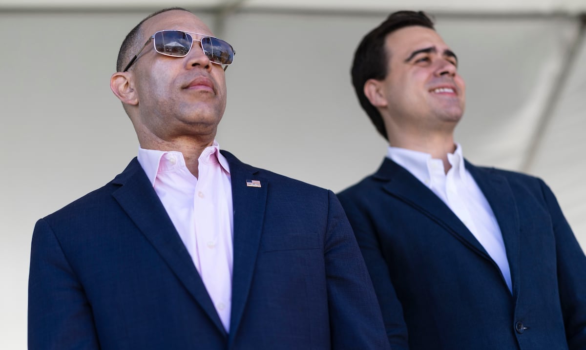 Hakeem Jeffries se alinea con Pablo José Hernández y pide respetar la libre determinación de Puerto Rico sobre el status