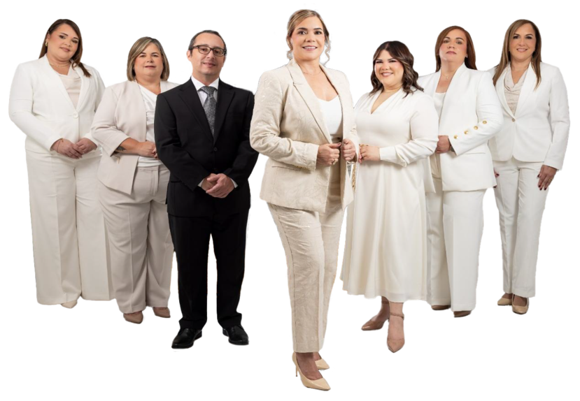 Al centro, Sara M. Jiménez González, presidenta ejecutiva de San Rafael Cooperativa, junto con el grupo administrativo.