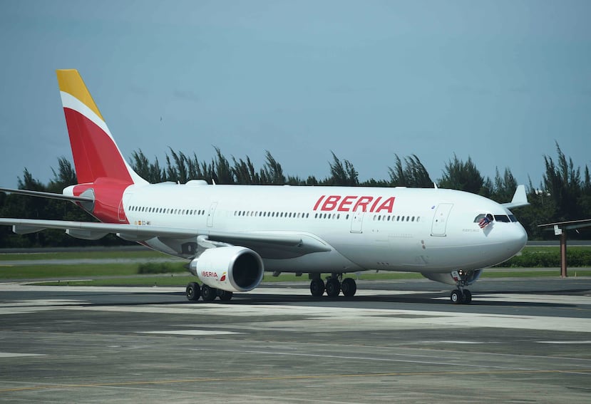 Avión de Iberia en el Aeropuerto Internacional Luis Muñoz Marín. (GFR Media)