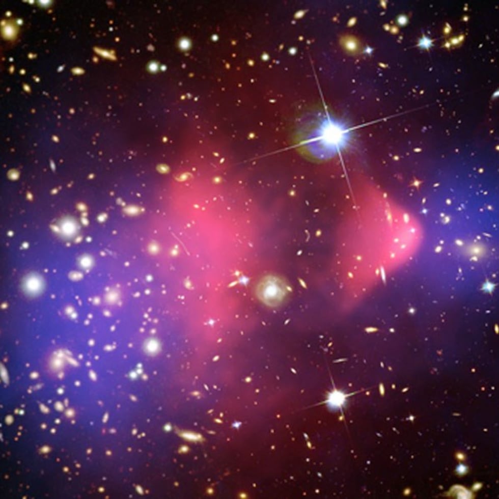 Los investigadores querían comprobar si la materia oscura, que no emite ni absorbe luz, obedece a las mismas cuatro fuerzas que la materia común (gravedad, electromagnetismo y las interacciones fuertes y débiles a nivel atómico) o si está sometida a una quinta fuerza desconocida.