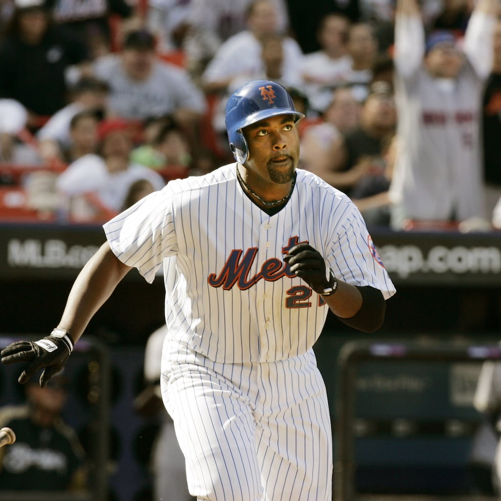 Carlos Delgado conectó 473 cuadrangulares, incluyendo 11 temporadas consecutivas con al menos 25 jonrones, durante una carrera de 17 años con los Blue Jays, Marlins y Mets.