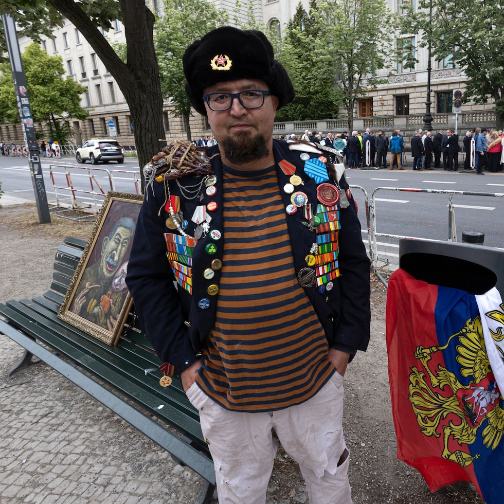 Un hombre identificado por los medios polacos como Robert Kuzovkov,