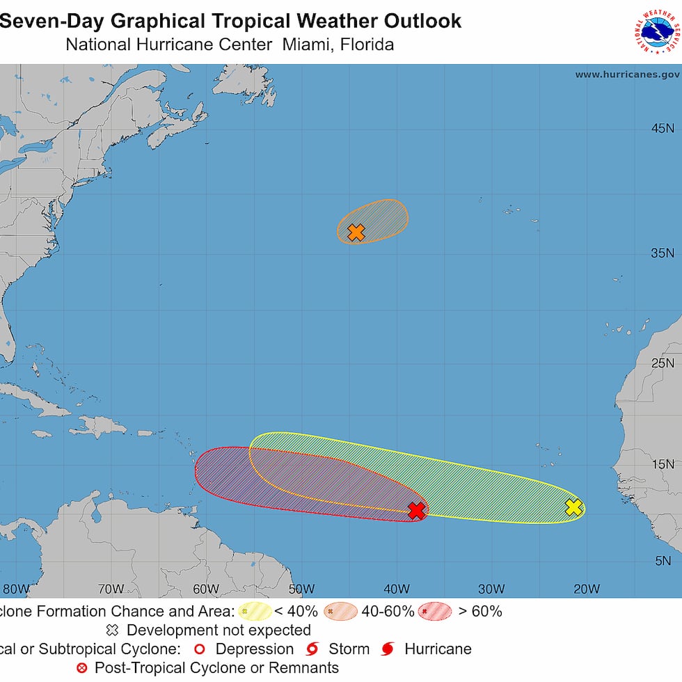 El CNH también vigila otra onda tropical que acaba de salir de la costa oeste de África (zona amarilla).