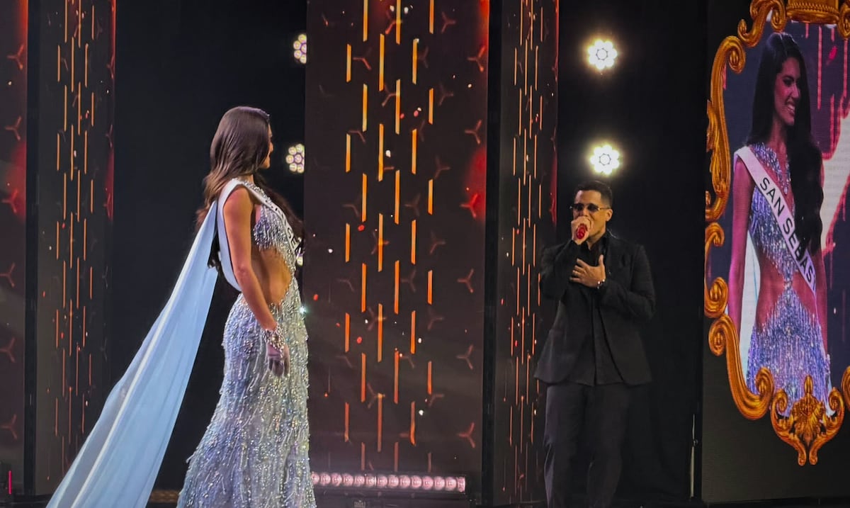 Ken-Y deslumbra con medley romántico en la final de Miss Universe Puerto Rico 2026