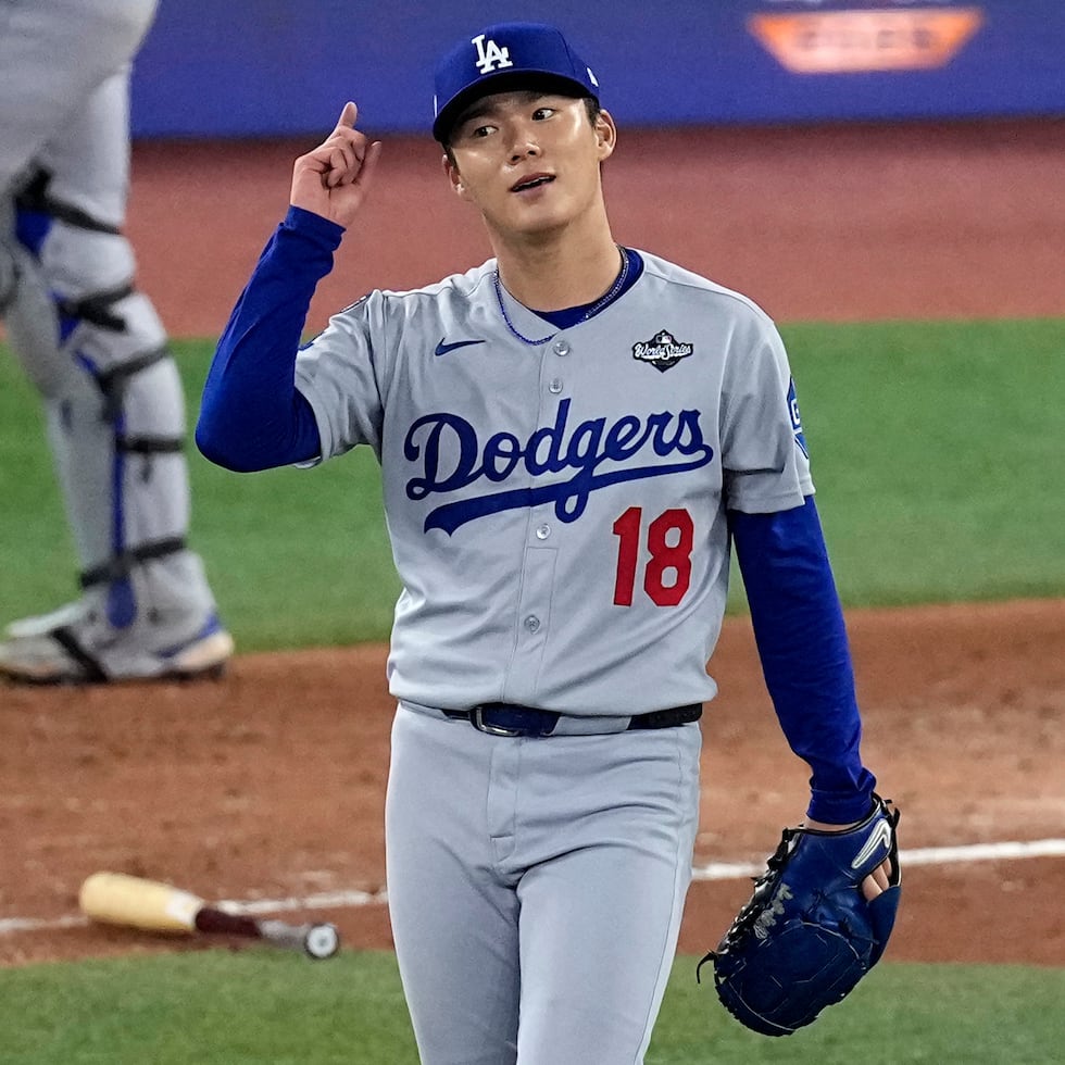 Yoshinobu Yamamoto lanzó el primer juego completo para un abridor en una Serie Mundial desde 2015.