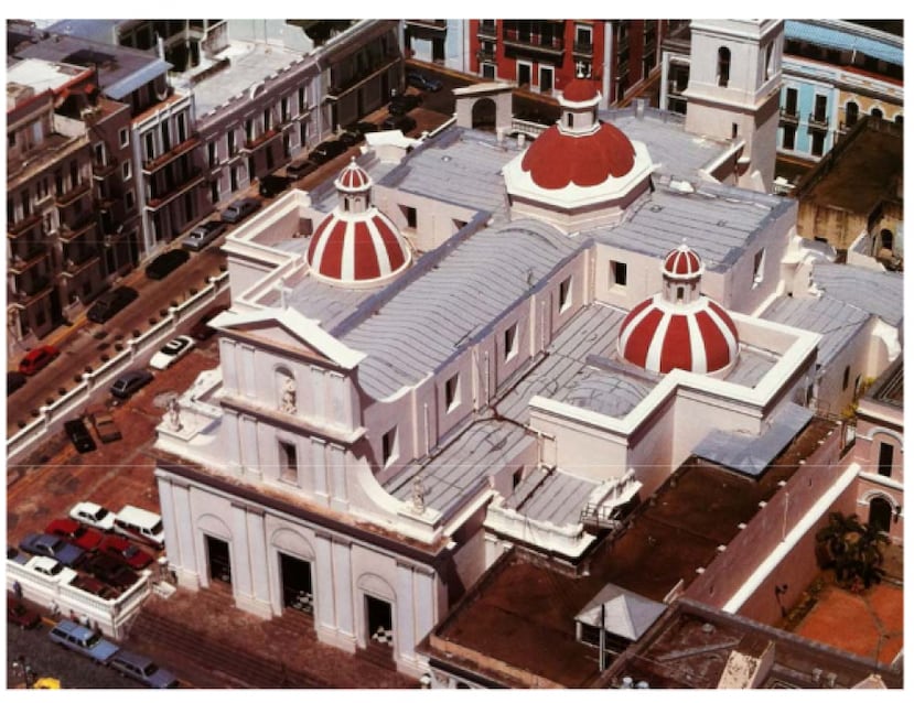 Vista aérea de la Catedral cerca de la década de 1970.