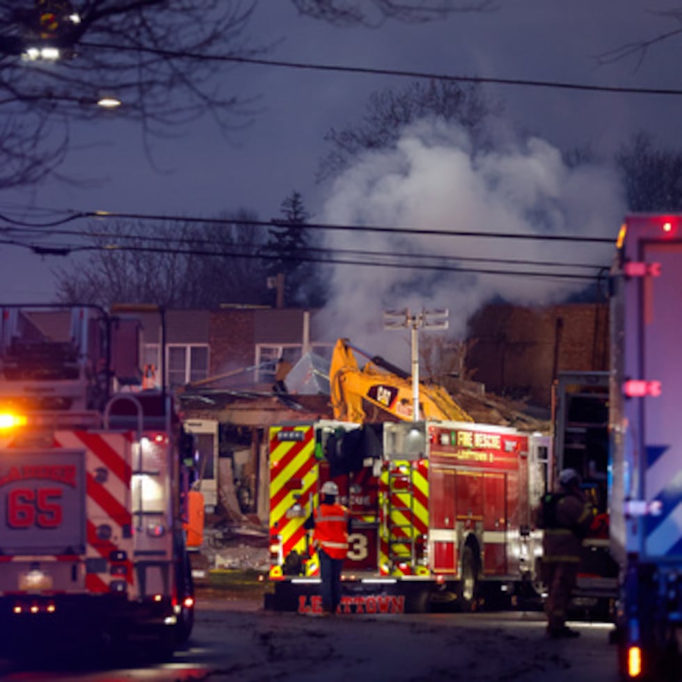 La explosión ocurrió en el Bristol Health & Rehab Center en el municipio de Bristol, justo cuando un equipo de servicios públicos estaba en el lugar buscando una fuga de gas.