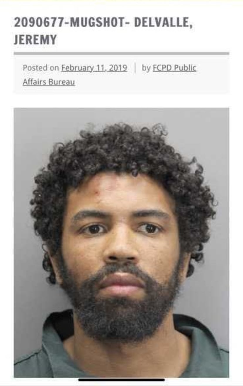 DelValle, un turista estadounidense de ascendencia puertorriqueña, figura como persona de interés en el caso. DelValle cuenta con un extenso récord criminal en el estado de Virginia.