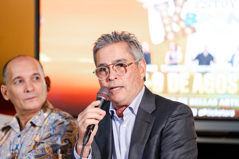 José "Pepe" Dueño, a la derecha, además de ser el productor, aparecerá brevemente en la obra de teatro.
