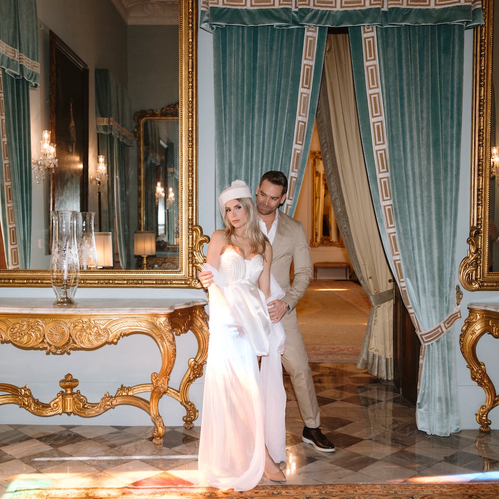 “Todo lo que me hacía falta, y más, ella lo tiene". Con estas palabras, Mayol describió el impacto de Vale Pendás en su vida. El arreglo personal de la novia fue de Jany MUA.