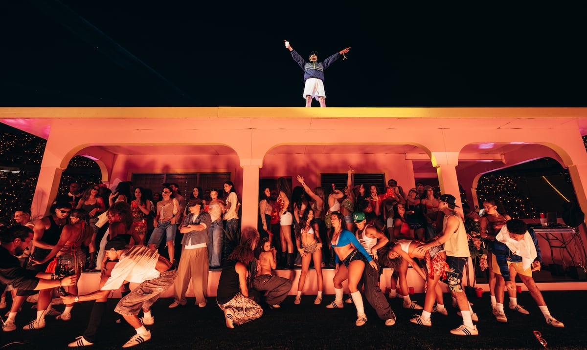 Bad Bunny sorprende en Londres con Gorillaz e interpreta "Tormenta" en vivo