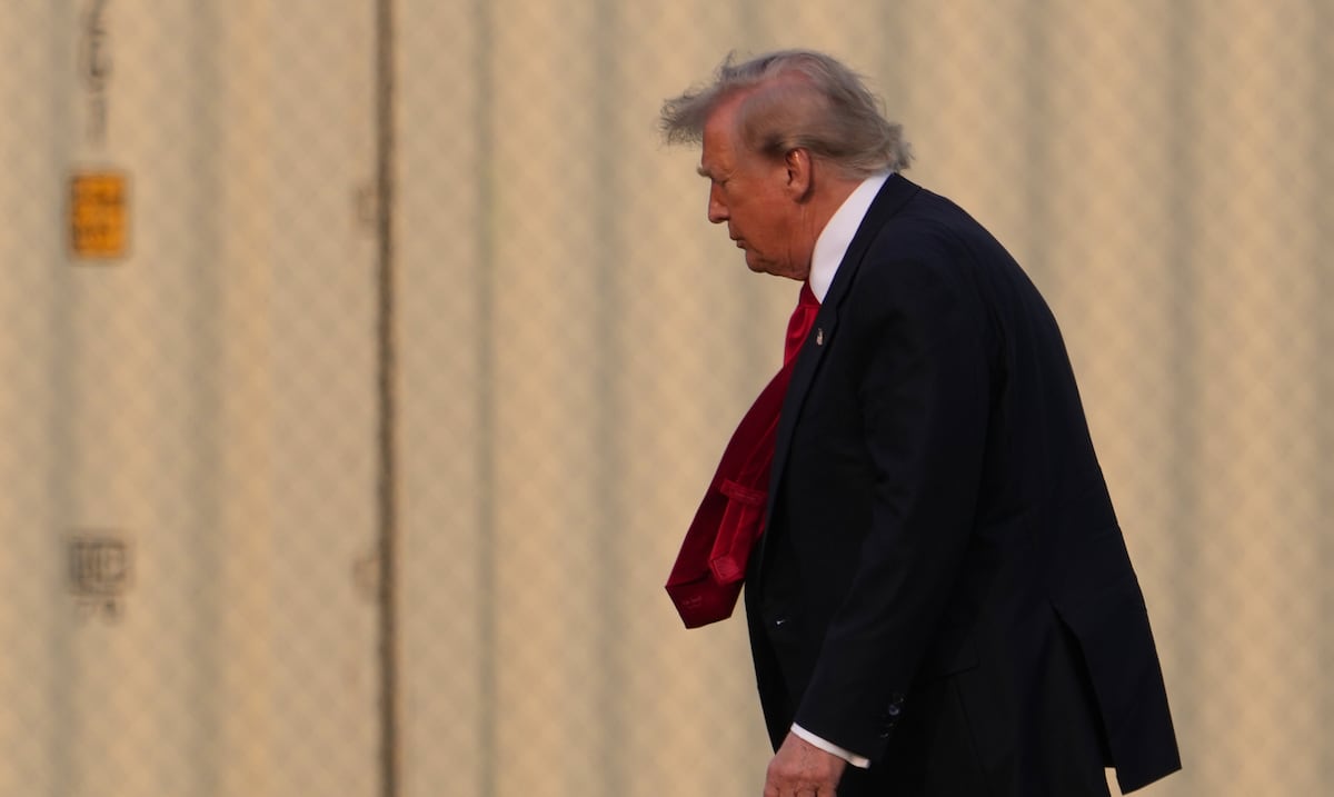 Encuesta CNN: aprobación de Trump cae a 34%, mínimo histórico, ante guerra en Irán y altos precios