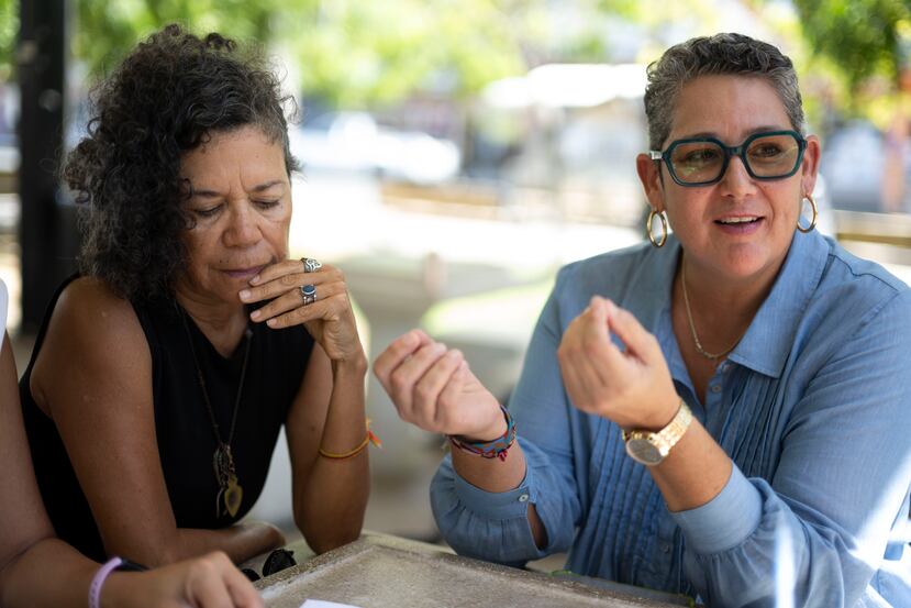 De izquierda a derecha, Hilda Guerrero, de Comuna Caribe y Liza Gallardo, de Amnistía Internacional.