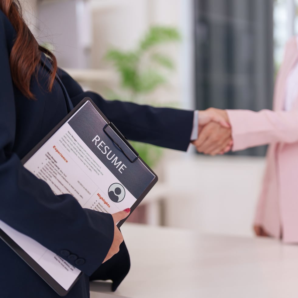 Most companies in Puerto Rico that disclose the salary for a position do so only when trying to fill a vacancy, even though transparency can benefit them when recruiting professionals.