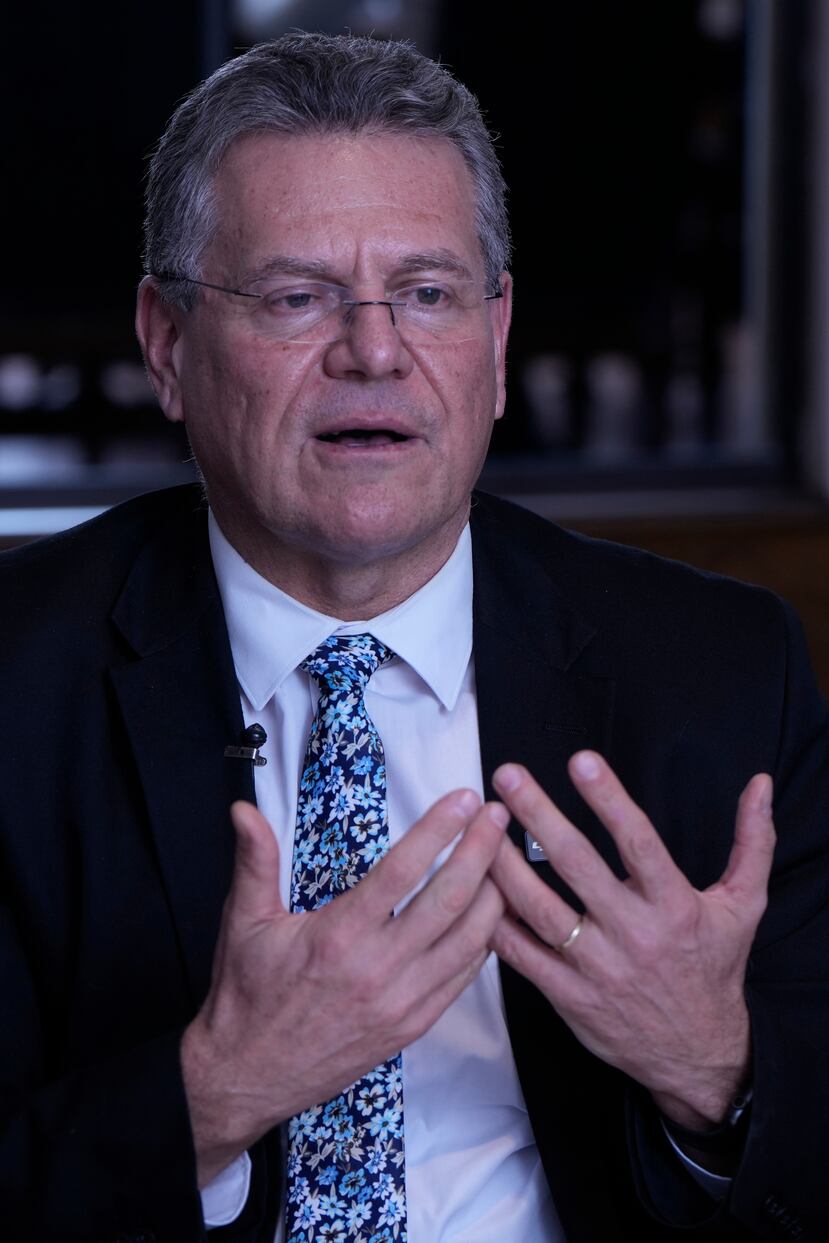 El comisario europeo de Comercio y Seguridad Económica, Maros Sefcovic, habla durante una entrevista en Asunción, Paraguay, el sábado 17 de enero de 2026. (AP Foto/Jorge Sáenz)