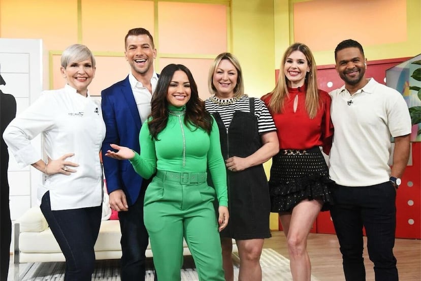 Elenco del programa mañanero "Hoy Día", de Telemundo Puerto Rico. De izquierda a derecha la chef Marilyn López, Carlos McConnie, Jacky Fontánez, Pamela Noa, Ivonne Orsini y Jasond Calderón.