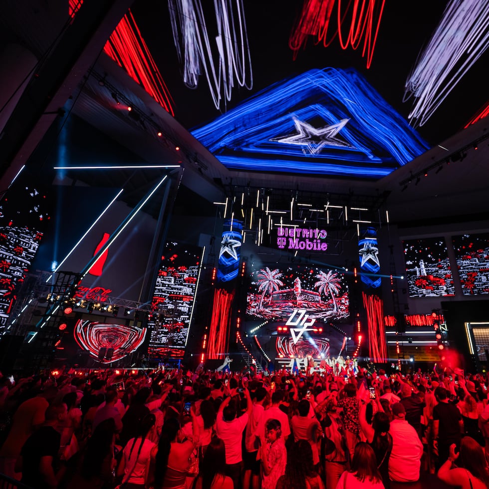 Por quinto año consecutivo, el Distrito T-Mobile fue protagonista de una celebración monumental con el espectacular "Dick Clark’s New Year’s Rockin’ Eve".