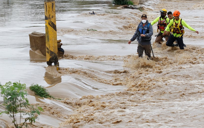 Iota azotó el Caribe norte de Nicaragua como un huracán de categoría 4 provocando la destrucción de viviendas, derrumbes y desbordes de ríos.