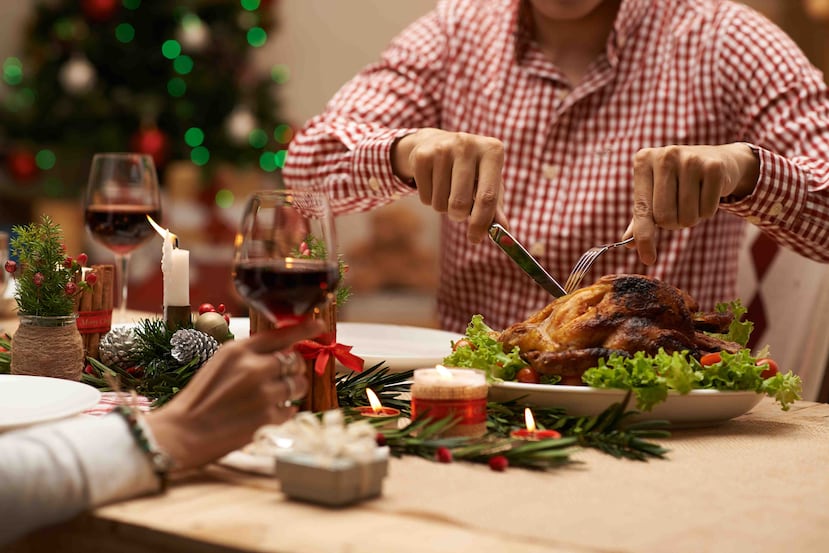 En las comidas navideñas, opta por reducir el alto consumo de sodio, azúcares simples y grasas saturadas.