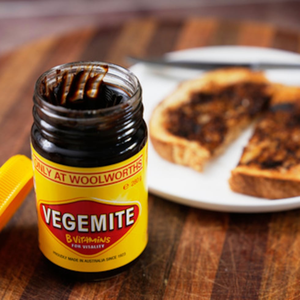Una tostada con Vegemite.