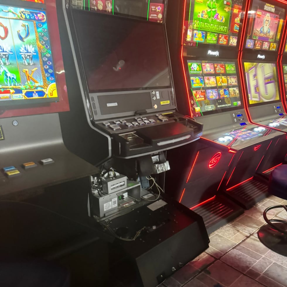 Según la Comisión de Juegos, se han ocupado "cientos de máquinas" tragamonedas en distintos operativos.