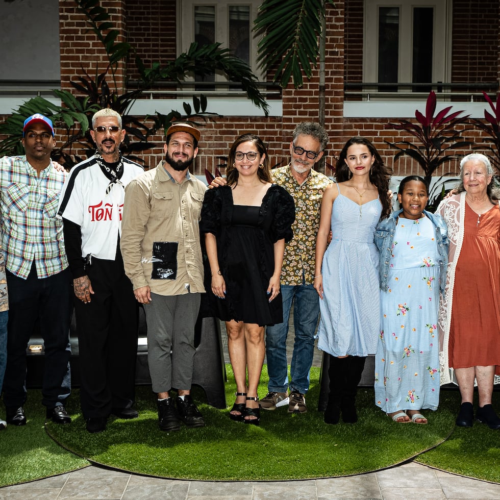 El elenco y parte del equipo de producción de la película puertorriqueña "Esta isla" se unió en una conferencia de prensa en el Museo de Arte Contemporáneo.