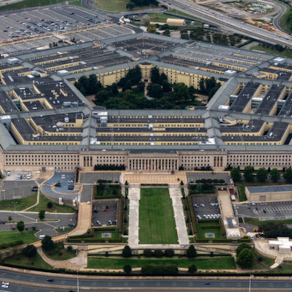 El Pentágono, sede del Departamento de Defensa de EE.UU., es visto desde el aire, el 20 de septiembre de 2025, en Arlington, Va. (AP Photo/Alex Brandon, FIle)