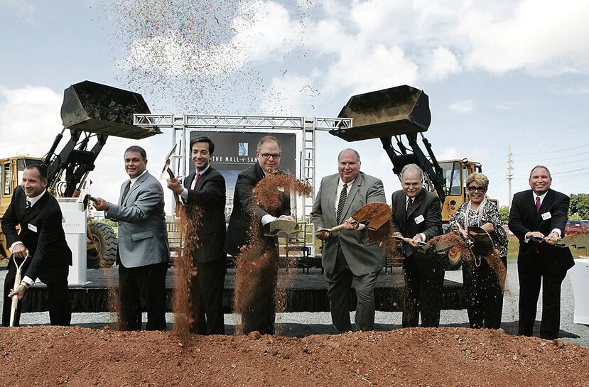 La construcción del centro comercial inició en 2012