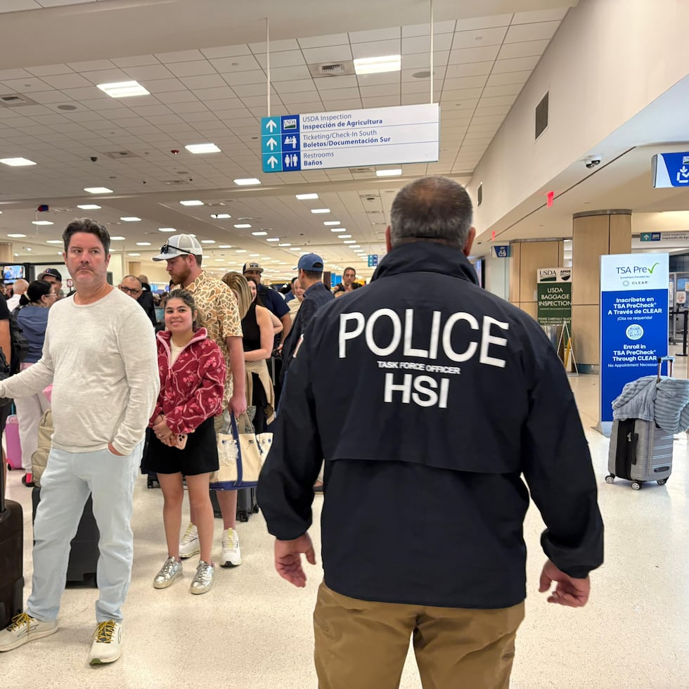 Las extensas filas se han registrado debido a la reducción de agentes de TSA por el cierre parcial del gobierno federal, causado por un tranque en el Congreso con relación al presupuesto del Departamento de Seguridad Nacional (DHS, por sus siglas en inglés).