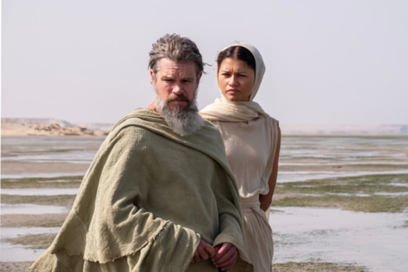 Esta imagen, difundida por Universal Pictures, muestra a Matt Damon en el papel de Odiseo, a la izquierda, y a Zendaya en el de Atenea, en una escena de «La Odisea». (Melinda Sue Gordon/Universal Pictures vía AP)