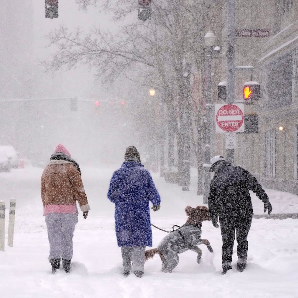 En una publicación de El Nuevo Día, algunos contaron las medidas de seguridad que tomaron en medio del fenómeno, que dejó vías congeladas, servicios de transporte interrumpidos y hasta falta de servicio de energía eléctrica en algunos lugares.