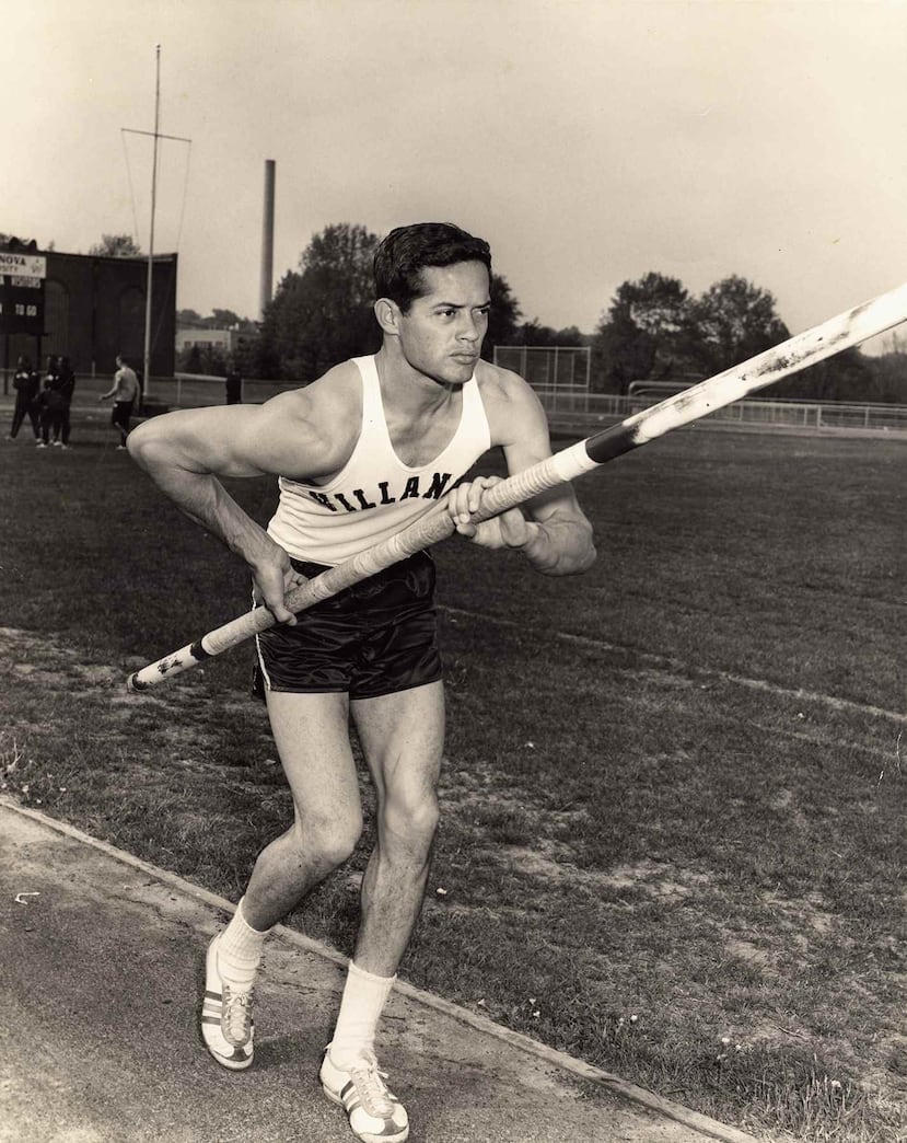Rolando Cruz se destacó como pertiguista de la Universidad de Villanova. (Archivo)