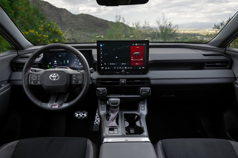 El interior renovado de la RAV4 PHEV 2026.