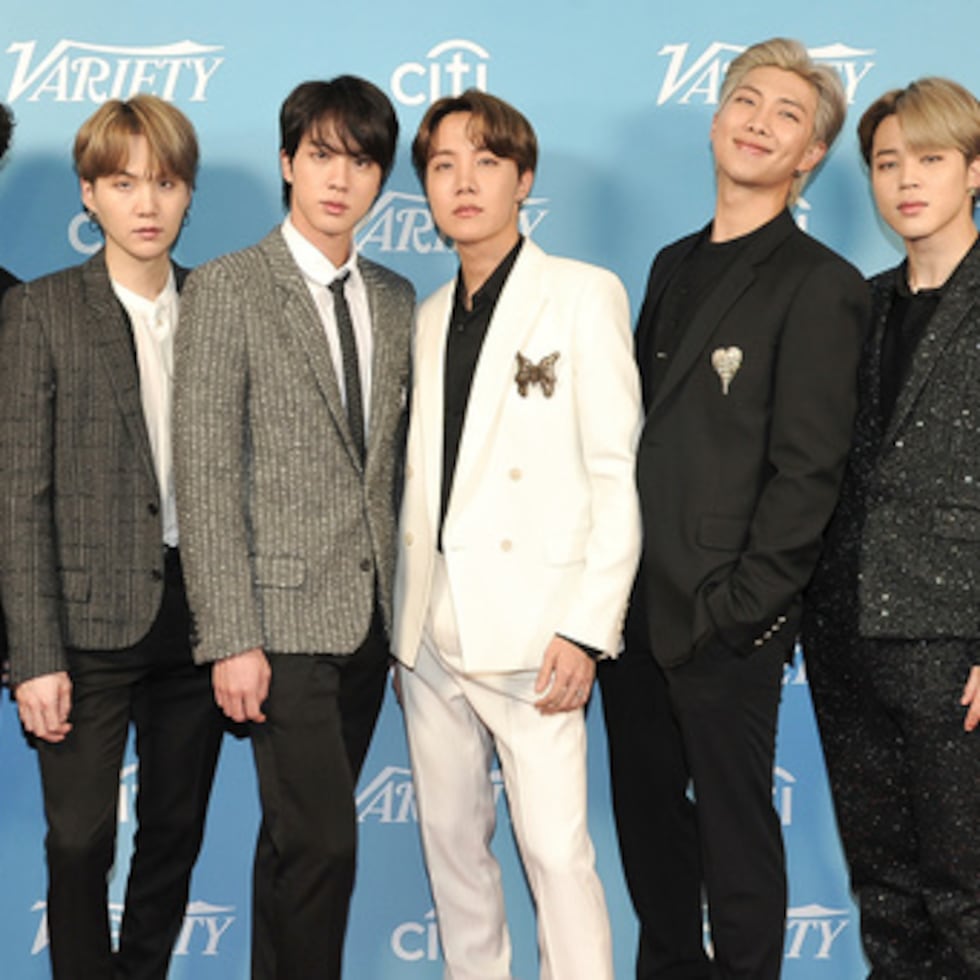 ARCHIVO - La banda de pop coreana BTS aparece en el Variety's Hitmakers Brunch 2019 en West Hollywood, California, el 7 de diciembre de 2019. (Foto de Richard Shotwell/Invision/AP, Archivo)