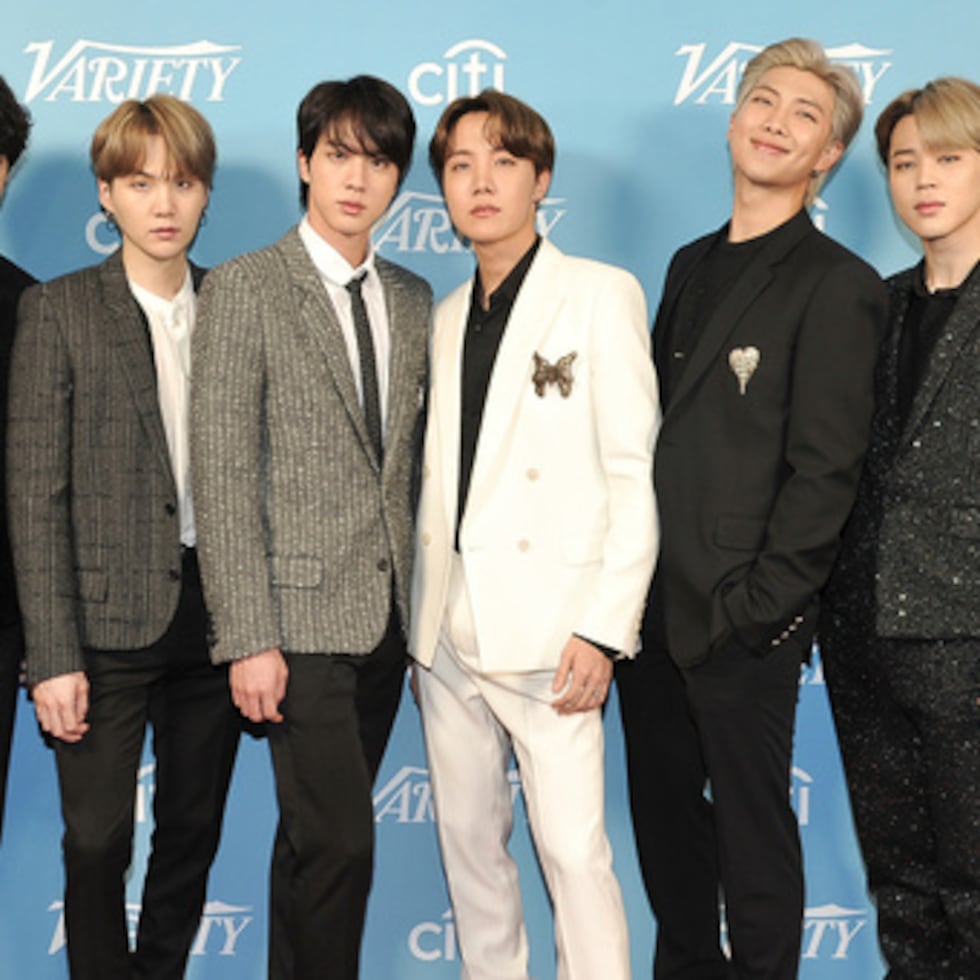 ARCHIVO - La banda de pop coreana BTS aparece en el Variety's Hitmakers Brunch 2019 en West Hollywood, California, el 7 de diciembre de 2019. (Foto de Richard Shotwell/Invision/AP, Archivo)