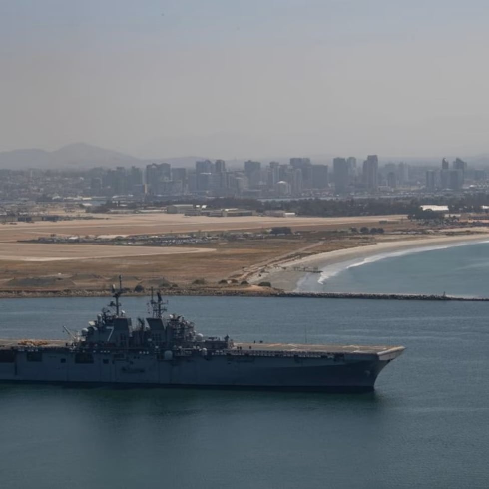 El buque de ataque anfibio USS Tripoli.
