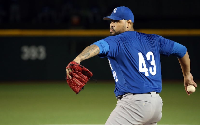 El lanzador Adalberto Flores, de Santurce, retiró a los primeros 11 bateadores de los Gigantes de manera consecutiva hasta que otorgó una base por bolas a Osvaldo “Ossie” Martínez en la parte baja del cuarto acto y luego de dos outs.