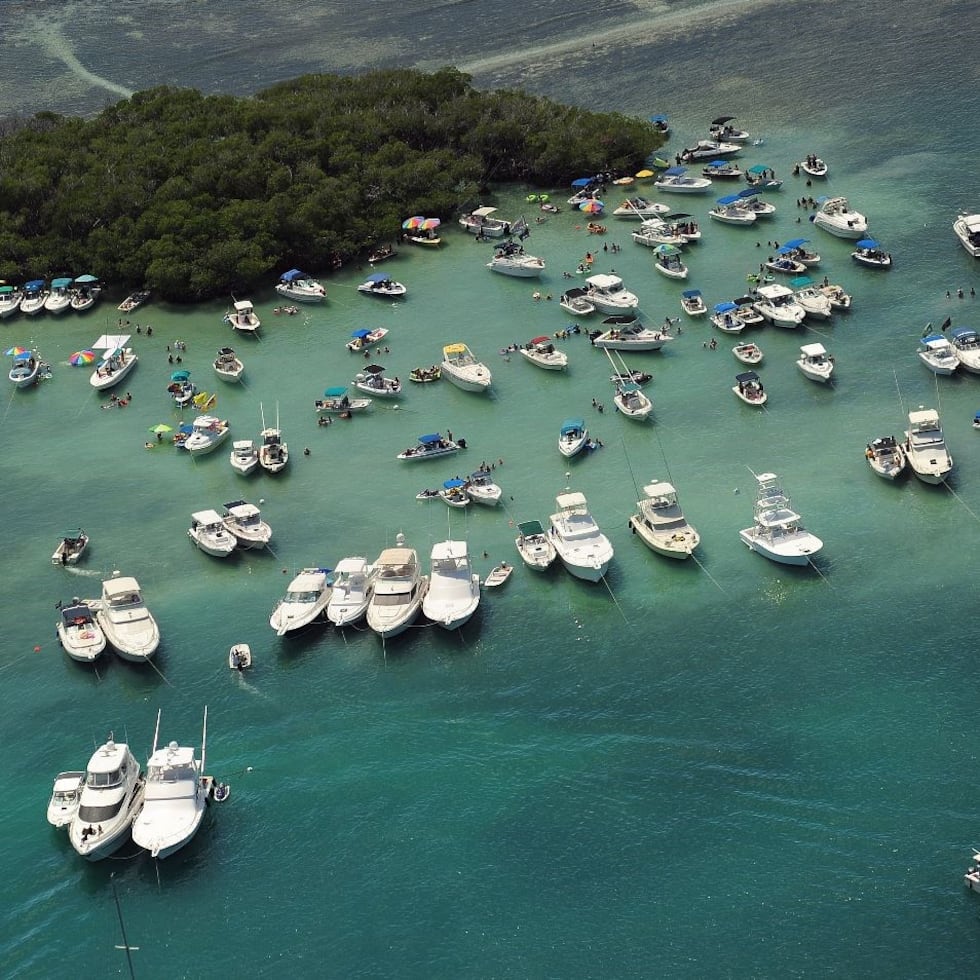 El Servicio Nacional de Meteorología en San Juan anticipa olas de entre cinco a siete pies en aguas de mar afuera.