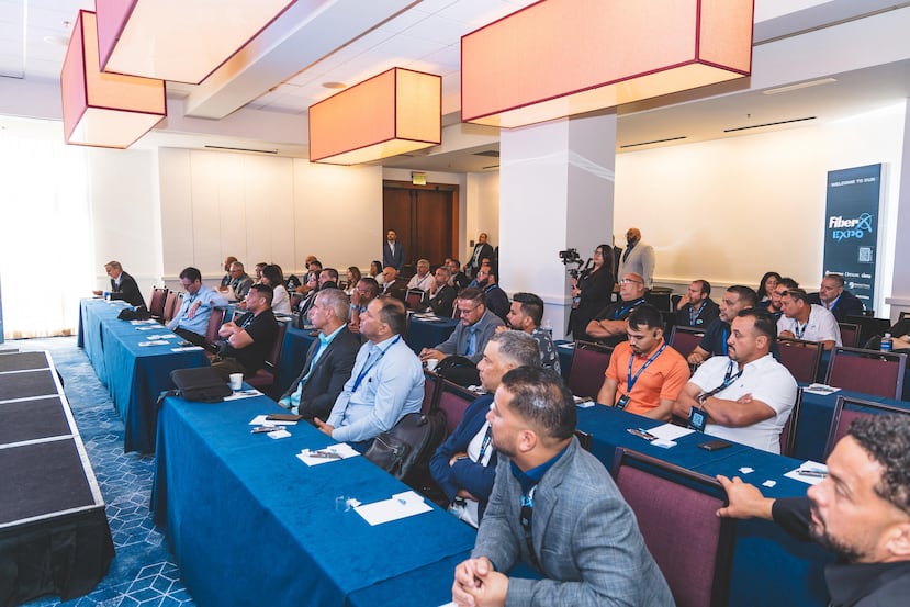 El evento combinó conferencias, exhibiciones y espacios de networking.