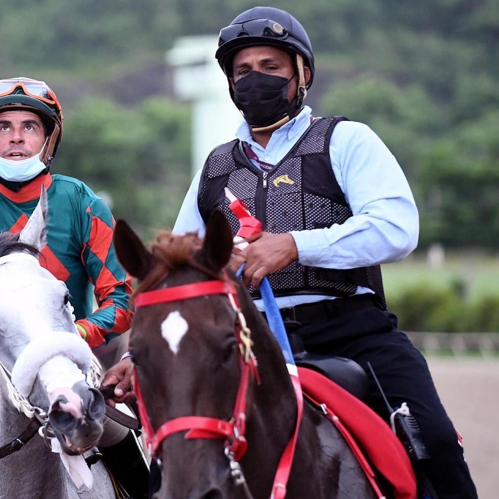 Juan Carlos Díaz recordó a Consultora luego de conducir el domingo a su hija, la potranca Captivadora, a una victoria clásica en el Hipódromo Camarero.