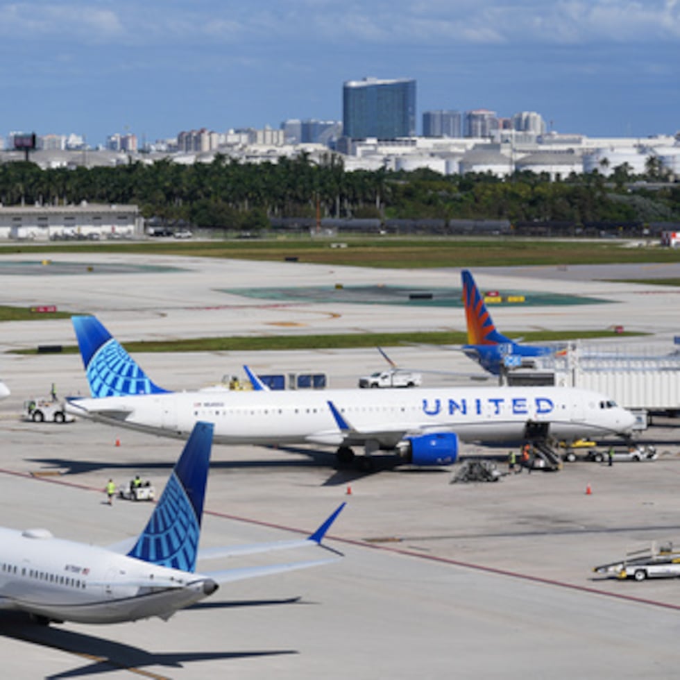 Las compañías aéreas podrán reanudar sus vuelos regulares a partir del lunes a las 6:00 a.m., hora del este de Estados Unidos, según informó la agencia.